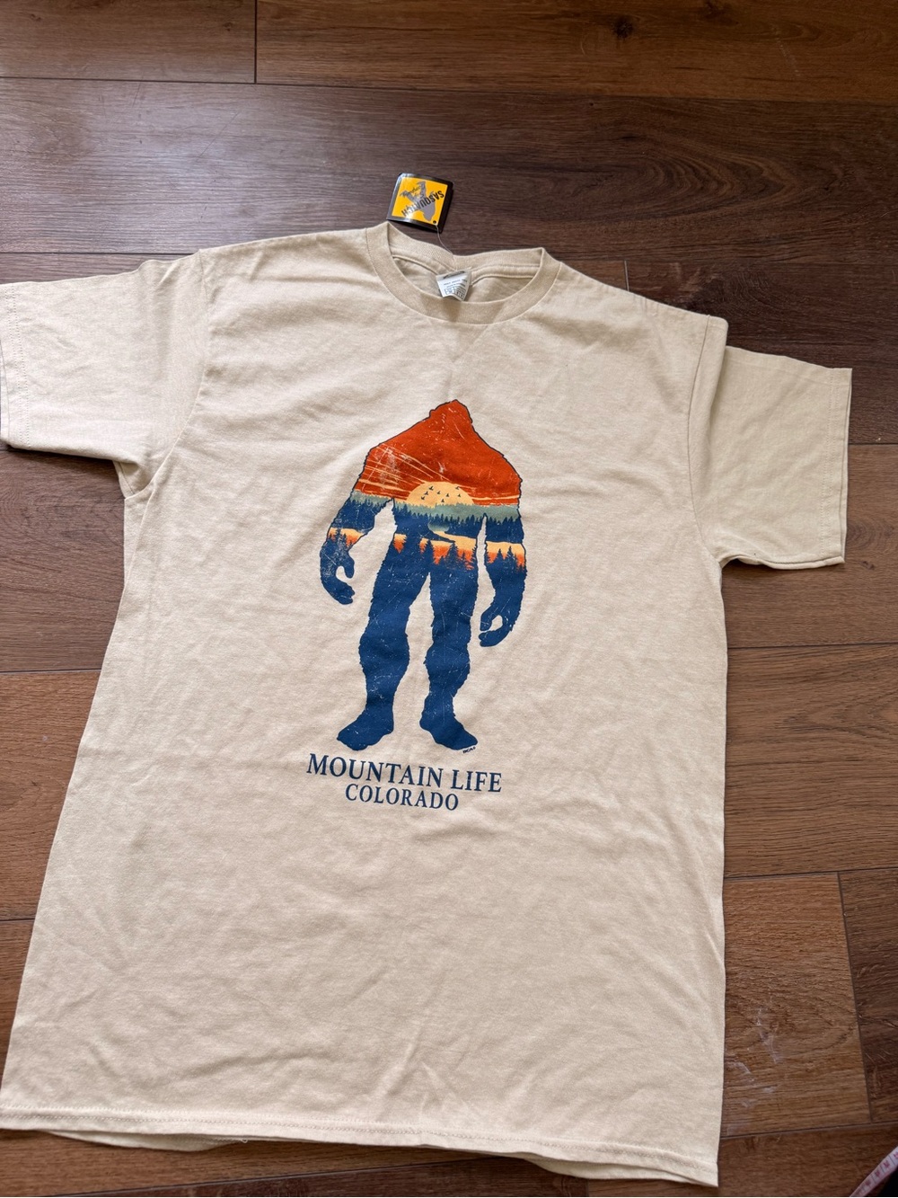 Mountain Life Colorado Graphic Tee in Beige with Orange & Navy Size Medium